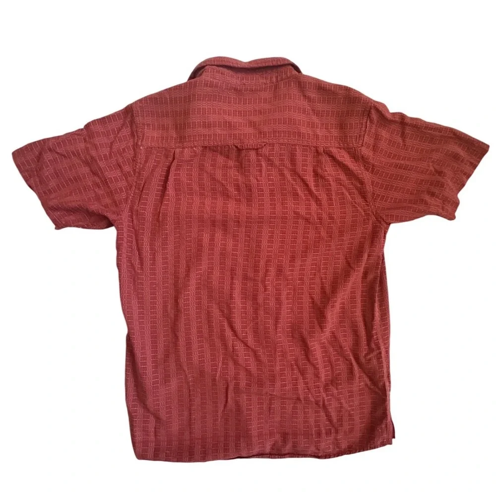 The North Face Mens Short Sleeve Hiking Shirt Red Grid Mesh Vented Size M